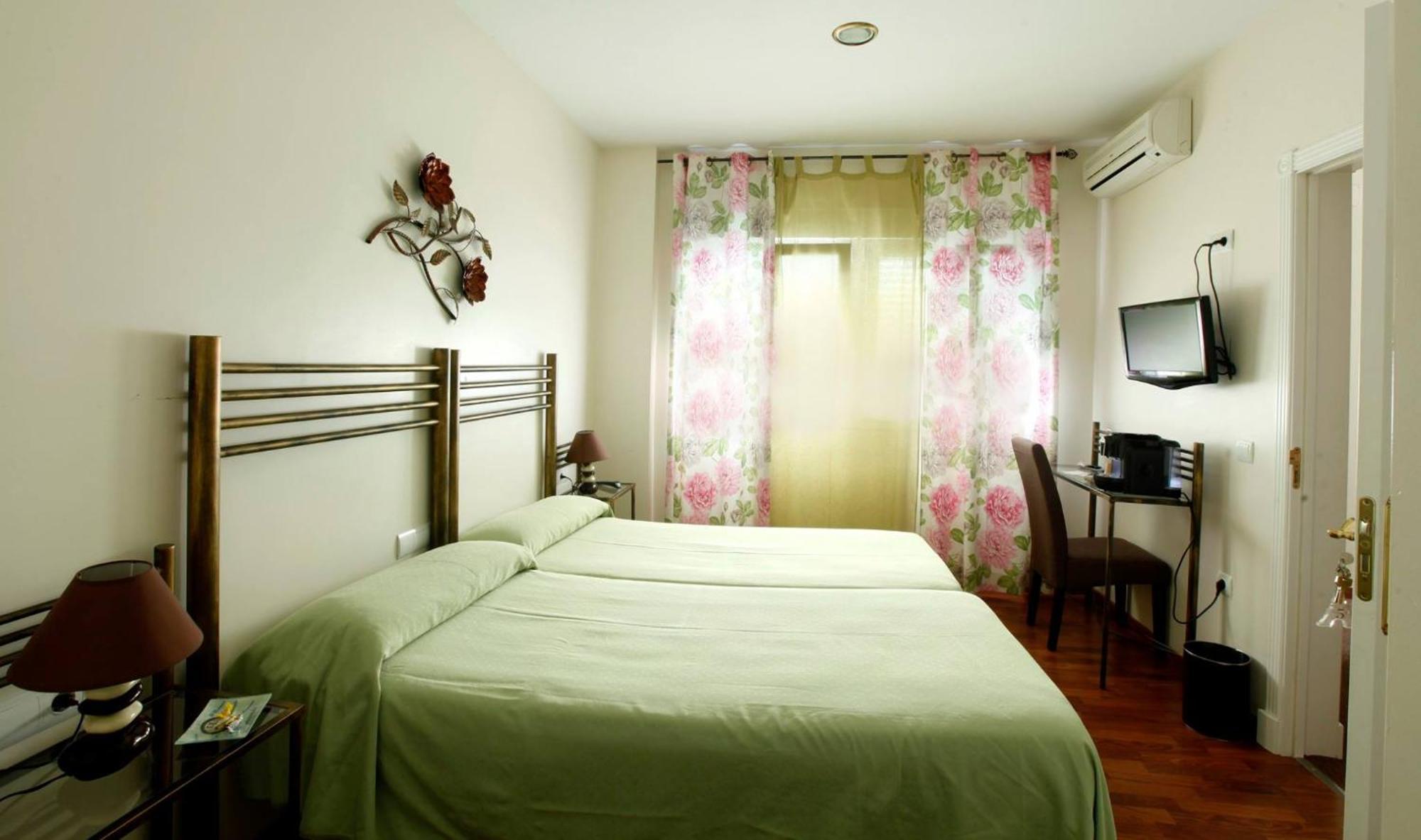 Hostal Paris San Fernando Exterior photo