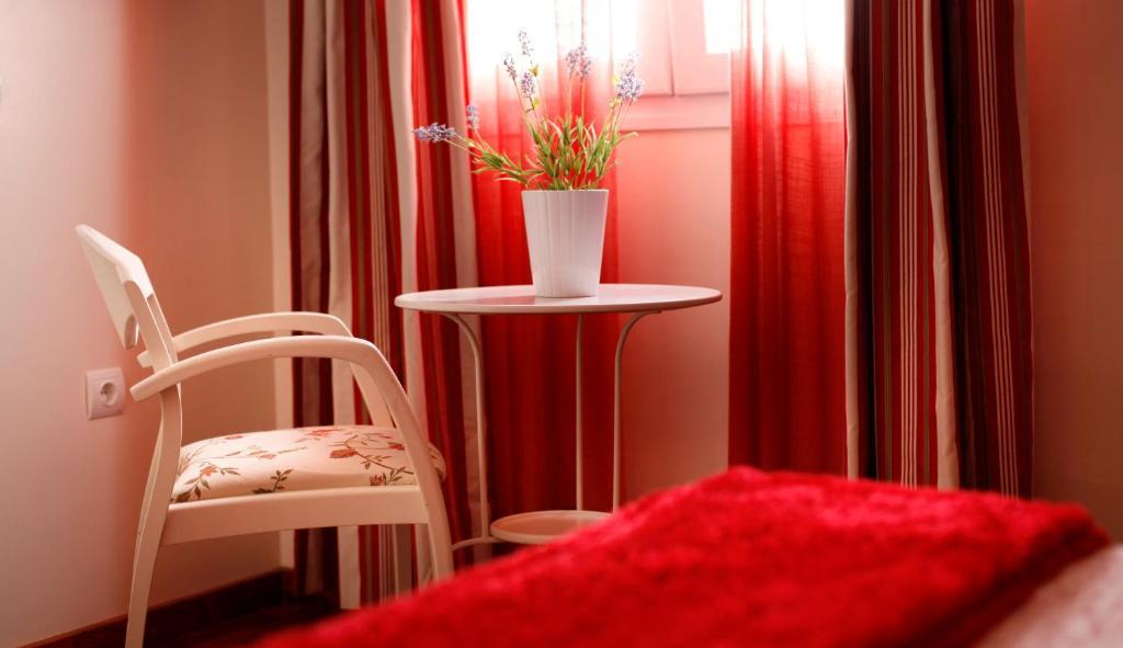 Hostal Paris San Fernando Exterior photo